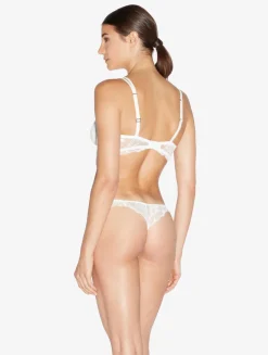 La Perla Balconette Bra In Off With Leavers Lace< Balconette