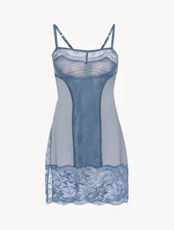 La Perla Dark Lace Slip< Slips & Dresses